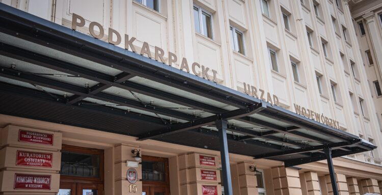 W piątek niektóre urzędy będą nieczynne