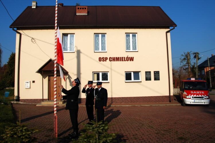 Nowy wóz strażacki dla OSP Chmielów 1 - Polskie Radio Rzeszów Nowy wóz strażacki dla OSP Chmielów