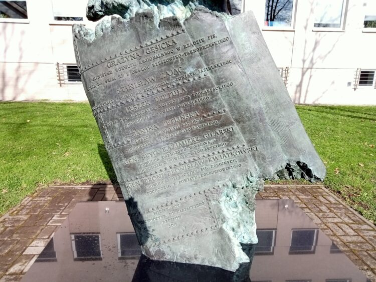 Rocznica katastrofy smoleńskiej. Wspominamy osoby związane z regionem