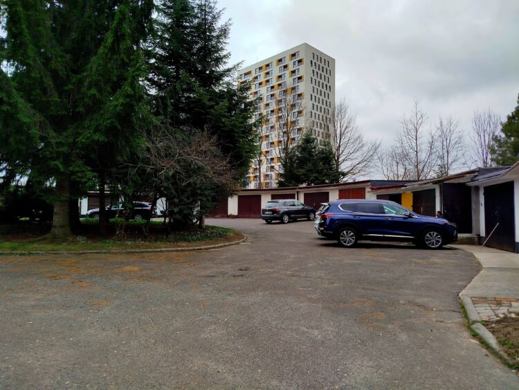 Właściciele garaży w Rzeszowie obawiają się utraty działek – miasto wyjaśnia sytuację