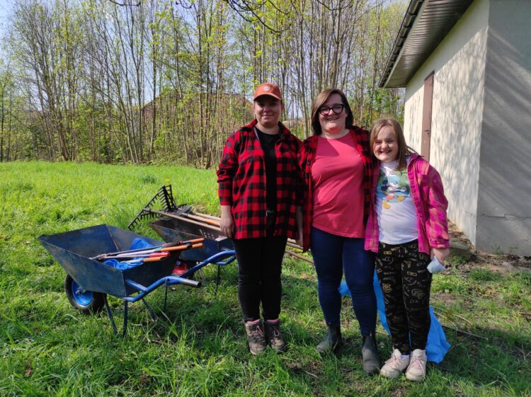 Rzeszów: mieszkańcy i potomkowie rzeszowskich Żydów porządkują żydowski cmentarz