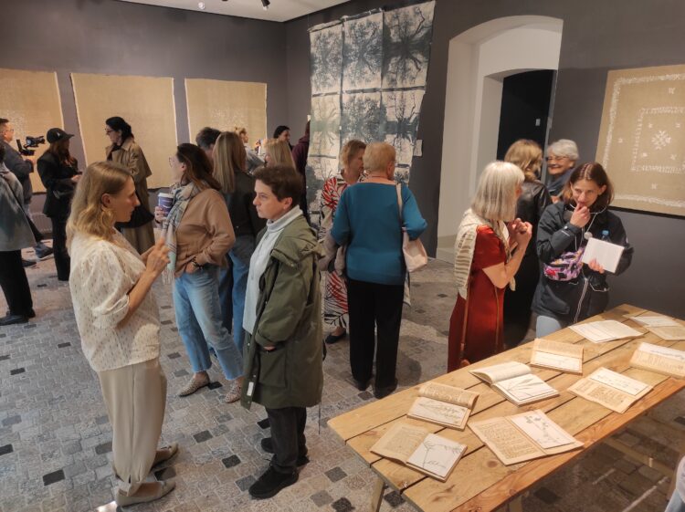 Kanadyjska artystka Tania Love prezentuje w Rzeszowie „Gałęzie zapomnianej świadomości”