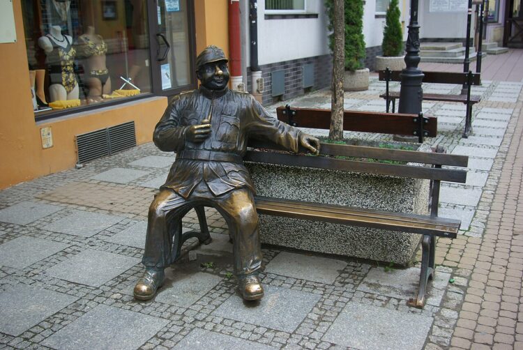 Wjechała autem w pomnik Szwejka w Sanoku