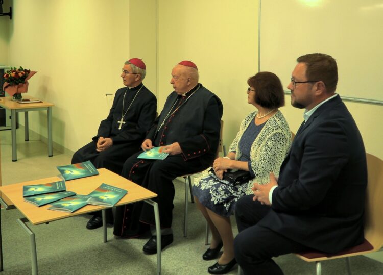 Grafiki “Rzecz o Aniołach” w zasobach Instytutu Teologiczno-Pastoralnego 1 - Polskie Radio Rzeszów Grafiki “Rzecz o Aniołach” w zasobach Instytutu Teologiczno-Pastoralnego