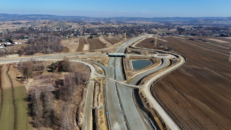 Zobacz, jak postępują prace na podkarpackich odcinkach S19 (zdjęcia)