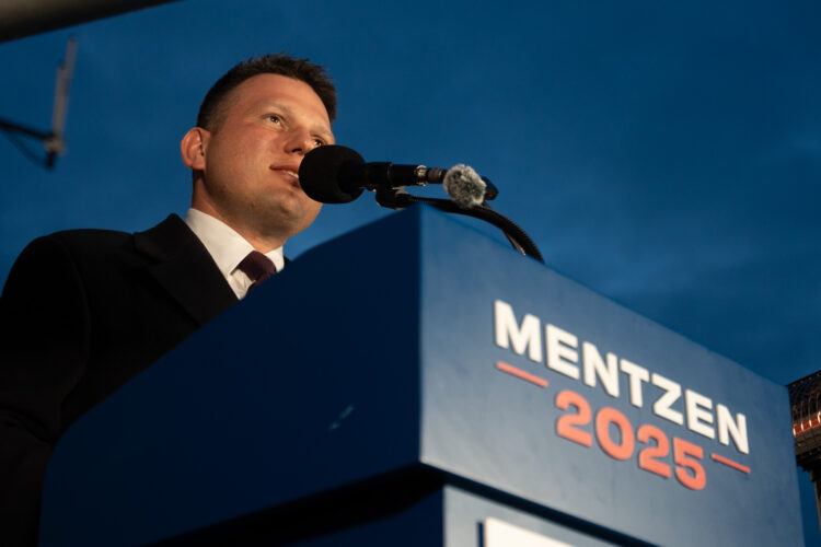 Sławomir Mentzen w Rzeszowie. Kandydat Konfederacji zaprezentował swój program (zdjęcia) 1 - Polskie Radio Rzeszów Sławomir Mentzen w Rzeszowie. Kandydat Konfederacji zaprezentował swój program (zdjęcia)