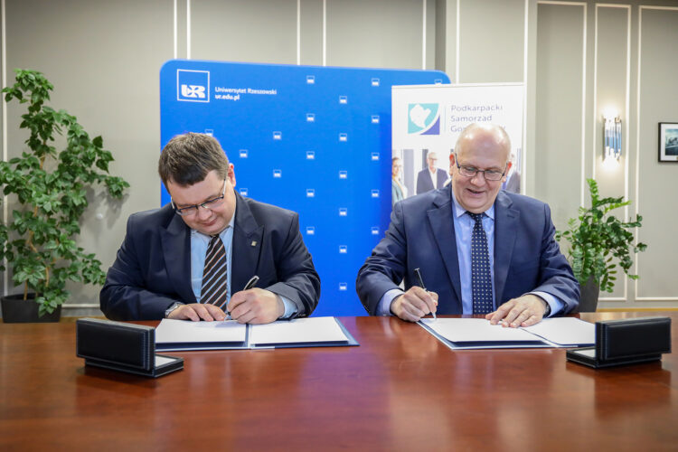 Podpisanie porozumienia między Uniwersytetem Rzeszowskim a Podkarpackim Samorządem Gospodarczym