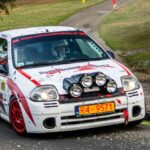 Spłonął rajdowy samochód. Ruszyła zbiórka, by pomóc zawodnikom wrócić na trasę - Polskie Radio Rzeszów