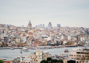 Trzęsienie ziemi i kilka wstrząsów wtórnych w Stambule i okolicach