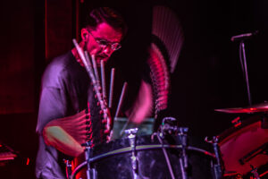 Multiperkusista Aleksander Wnuk w poszukiwaniu dźwięków - Polskie Radio Rzeszów