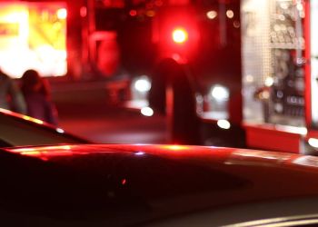 Pożar drewnianego budynku w Sieteszy: Strażacy w akcji