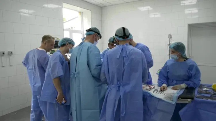 Amerykańscy specjaliści szkolą ukraińskich chirurgów wojskowych we Lwowie