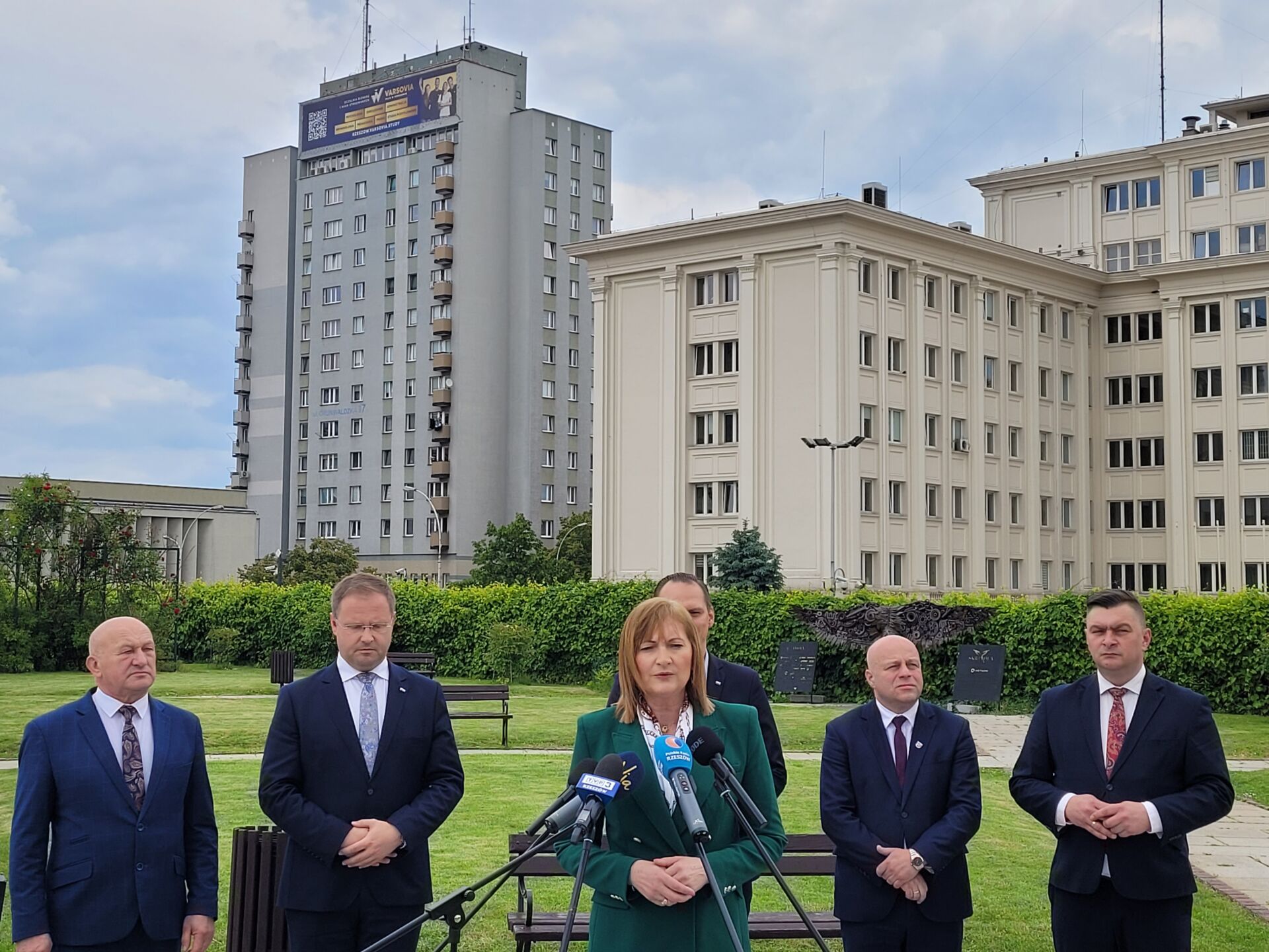 Spór o Program Inwestycji Strategicznych: PiS krytykuje decyzję rządu, KO uspokaja - Polskie Radio Rzeszów