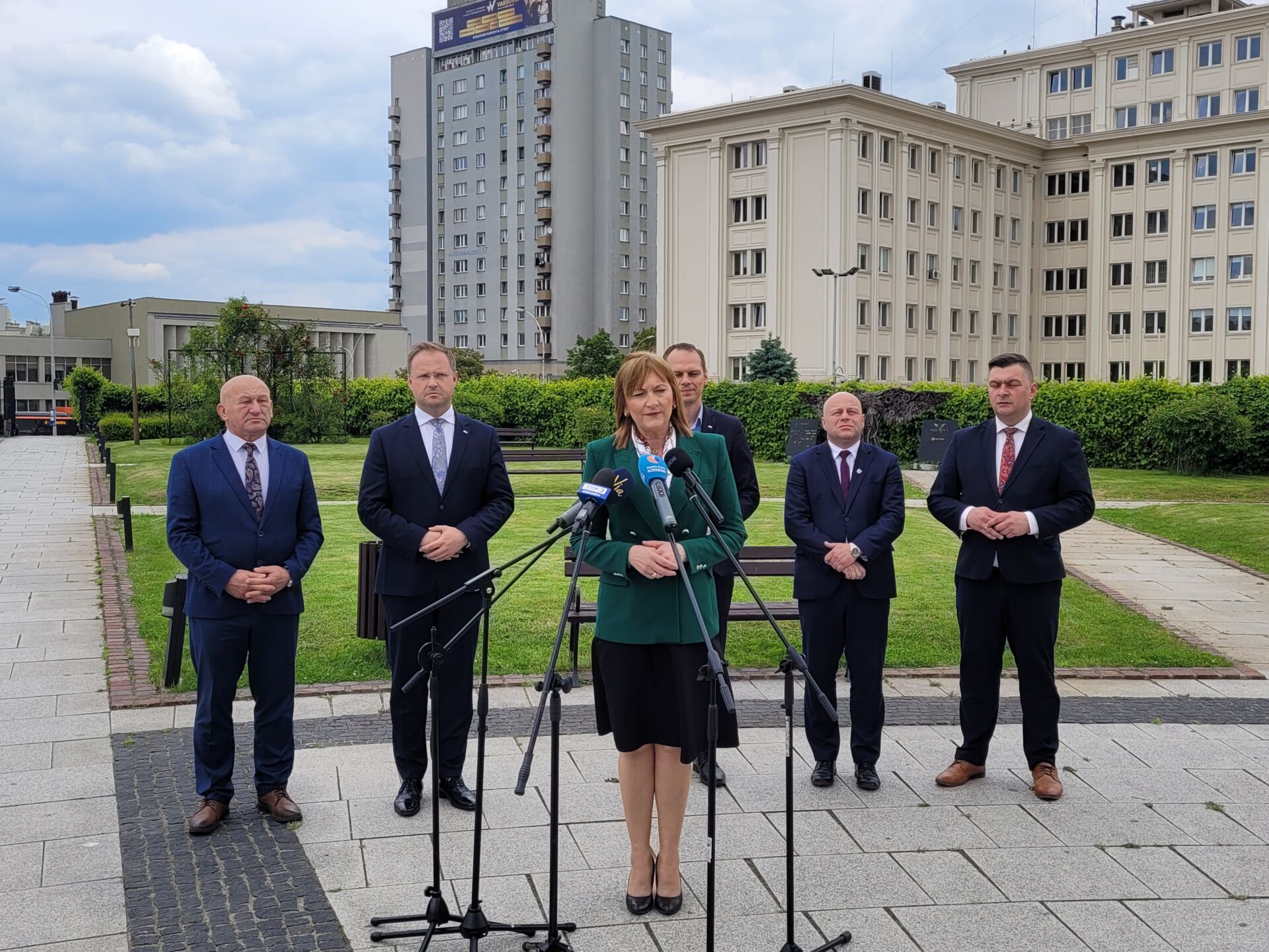 Spór o Program Inwestycji Strategicznych: PiS krytykuje decyzję rządu, KO uspokaja 10 - Polskie Radio Rzeszów Spór o Program Inwestycji Strategicznych: PiS krytykuje decyzję rządu, KO uspokaja