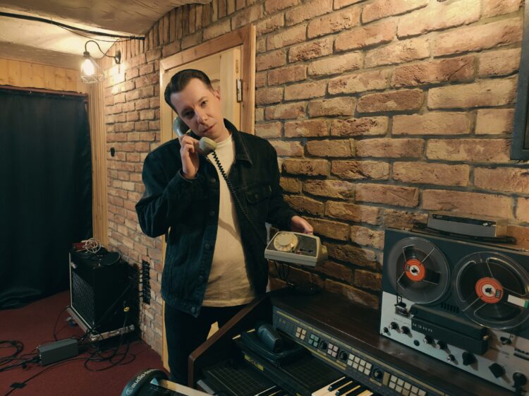 "Brzeg" - nowa propozycja od Kaviora - wokalisty i kompozytora z Krosna 1 - Polskie Radio Rzeszów „Brzeg” – nowa propozycja od Kaviora – wokalisty i kompozytora z Krosna