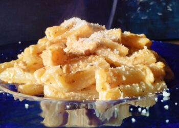 „Na Fali Smaku” – Serowy Makaron z Kurczakiem