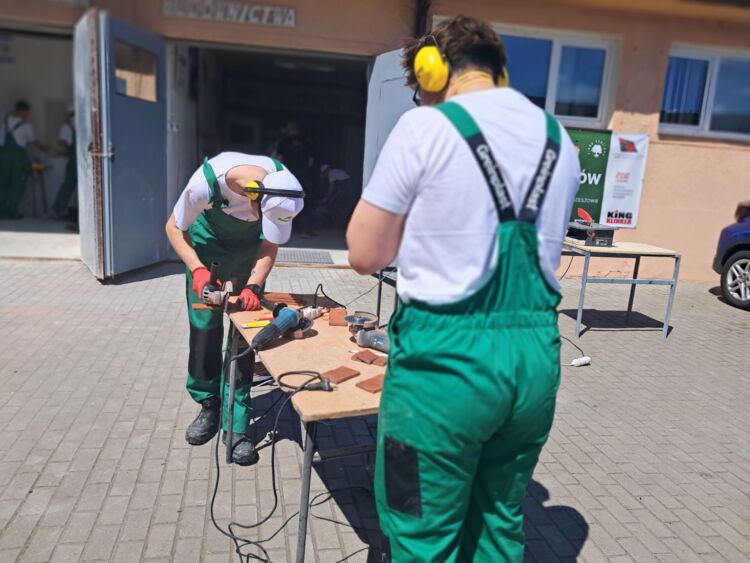 XI Turniej Glazurników w Rzeszowie promuje precyzję i zawód z przyszłością 1 - Polskie Radio Rzeszów XI Turniej Glazurników w Rzeszowie promuje precyzję i zawód z przyszłością