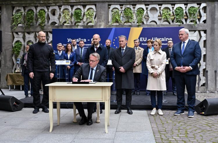 Lwów jednoczy Unię Europejską. Mer Lwowa Andrij Sadowy odpowiada na aktualne pytania 1 - Polskie Radio Rzeszów Lwów jednoczy Unię Europejską. Mer Lwowa Andrij Sadowy odpowiada na aktualne pytania