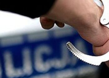 Zatrzymani za nielegalną sprzedaż papierosów i alkoholu – dwóch mężczyzn usłyszało zarzuty