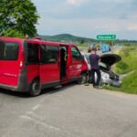 Zderzenie auta z busem przewożącym osoby niepełnosprawne. Siedem osób poszkodowanych 2 - Polskie Radio Rzeszów Zderzenie auta z busem przewożącym osoby niepełnosprawne. Siedem osób poszkodowanych - Polskie Radio Rzeszów