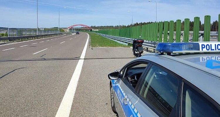 54-latek jechał pod prąd autostradą. Nigdy nie miał prawa jazdy