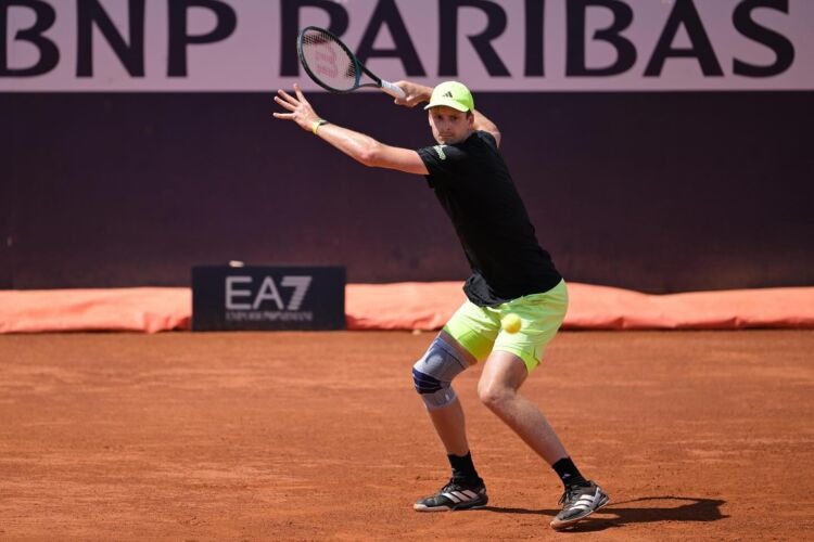 Hurkacz przegrał z Djokoviciem w finale ATP w Genewie