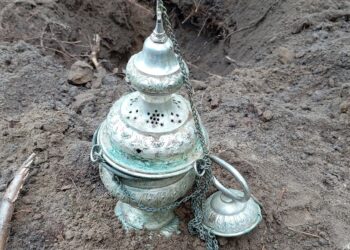 Zabytkowy trybularz odkryty w lesie koło Dziewięcierza