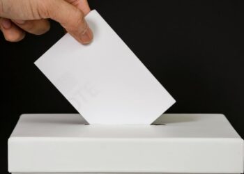 Zandberg i Mentzen liderami wśród studentów. Wyniki sondażu przedwyborczego w Rzeszowie - Polskie Radio Rzeszów