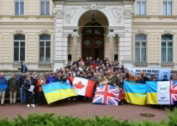 Samochody od wolontariuszy dla armii ukraińskiej {ZDJĘCIA]