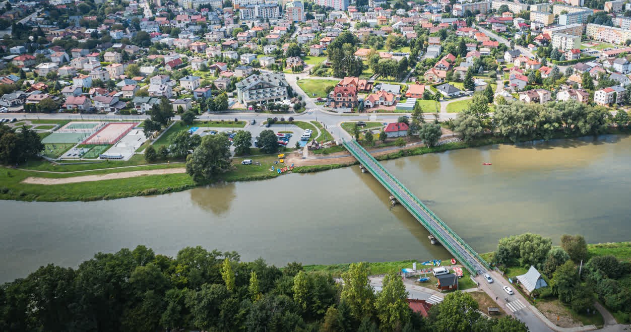Problemy finansowe Sanoka. Brakuje pieniędzy na sprzątanie miasta