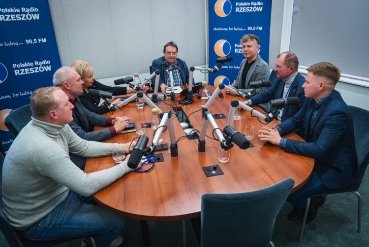 Podkarpaccy politycy o sytuacji na Ukrainie 1 - Polskie Radio Rzeszów Podkarpaccy politycy o sytuacji na Ukrainie