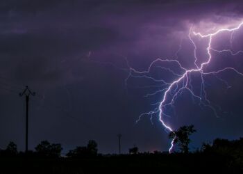 Alert pogodowy dla Podkarpacia. Burze i miejscowe opady gradu