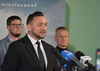 Burmistrz Sanoka zarzuca fałszerstwo przewodniczącemu rady