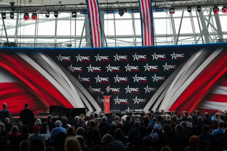 Mariusz Błaszczak na konferencji CPAC: Polacy wybiorą między „człowiekiem z krwi i kości”, a „produktem globalistycznym”