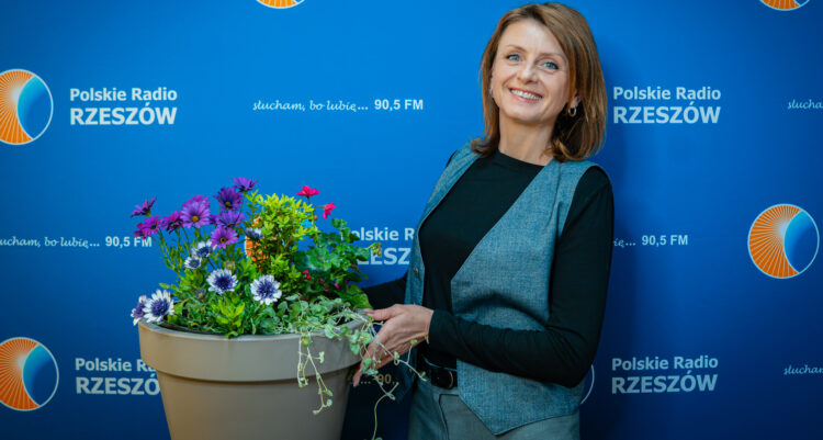 Co siać i sadzić w maju, by latem cieszyć się kwiatami?