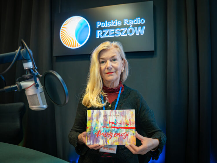 Między obrazem a słowem – rozmowa z Krystyną Perlak