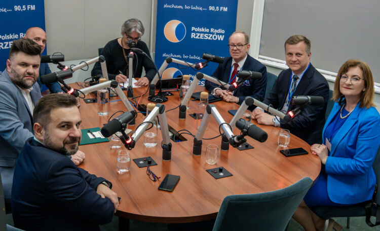Niedzielne marsze zmobilizowały wyborców? Panel polityczny w Polskim Radiu Rzeszów