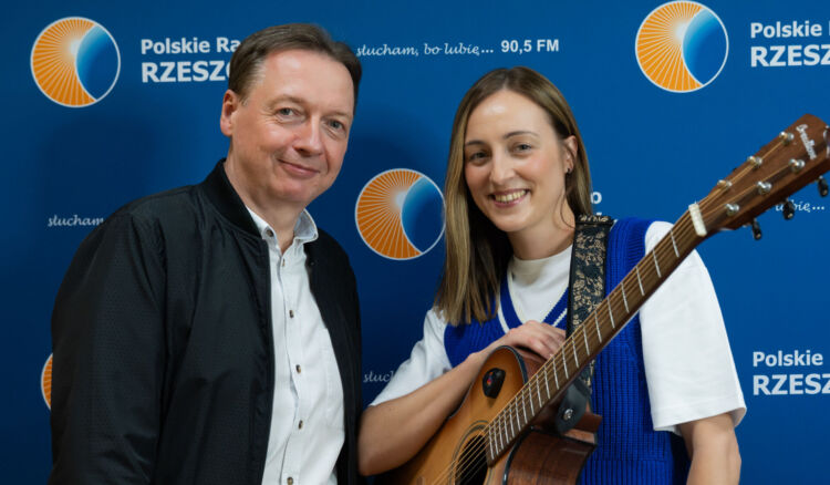 Ada Maksymowicz w naszym studiu koncertowym, akustycznie 1 - Polskie Radio Rzeszów Ada Maksymowicz w naszym studiu koncertowym, akustycznie