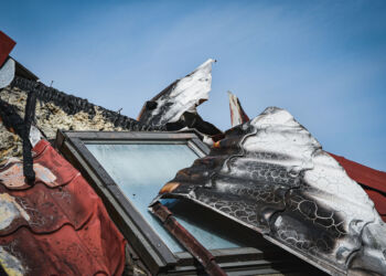 Pożar domu w Bliznem. Ogień pojawił się na poddaszu