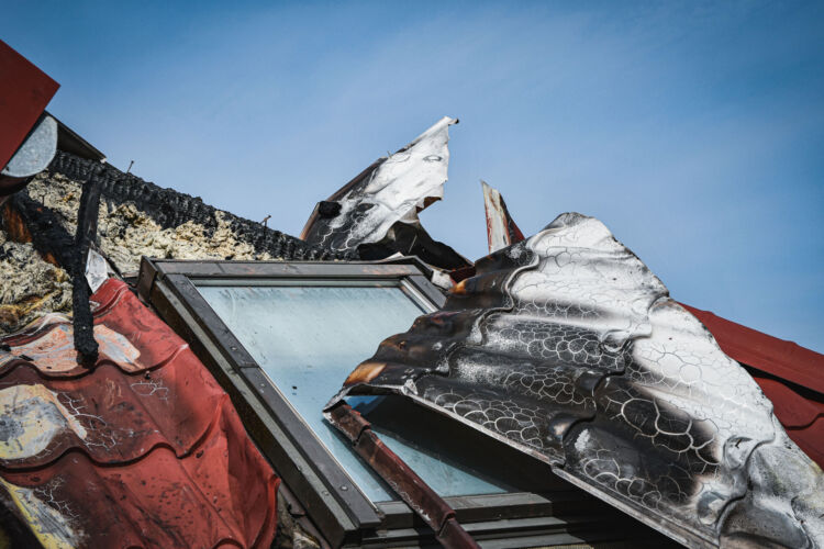 Pożar domu w Bliznem. Ogień pojawił się na poddaszu 1 - Polskie Radio Rzeszów Pożar domu w Bliznem. Ogień pojawił się na poddaszu