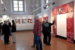 Marzyciele i Marionetki w rzeszowskim BWA - Polskie Radio Rzeszów