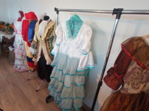 Warsztaty krawieckie we wsi Grochowe. Mieszkańcy uczą się szyć - Polskie Radio Rzeszów