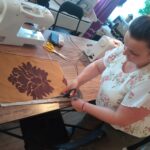 Warsztaty krawieckie we wsi Grochowe. Mieszkańcy uczą się szyć - Polskie Radio Rzeszów