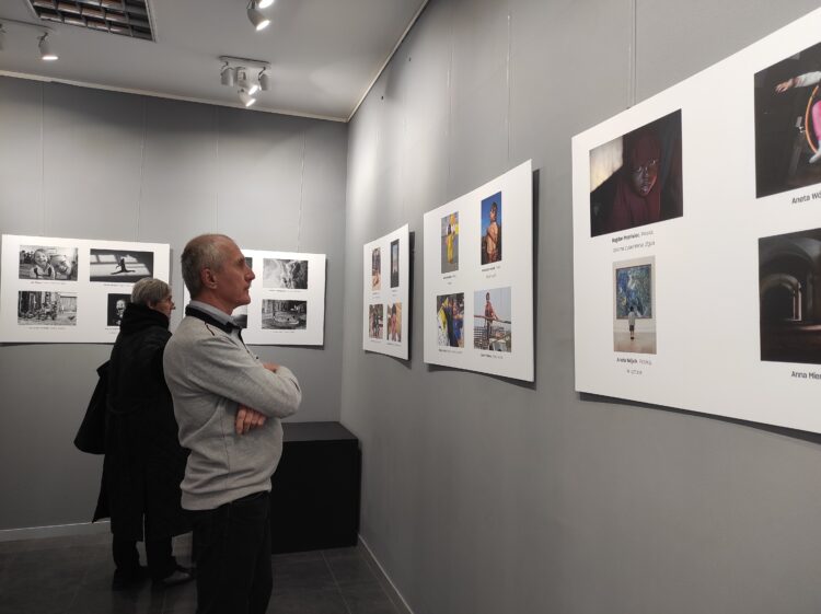 Dziecięcy świat w obiektywie – międzynarodowa wystawa w Galerii Nierzeczywistej