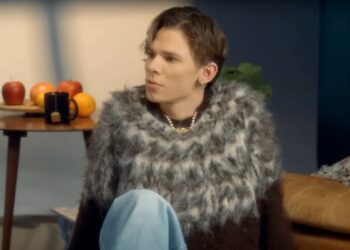 Maciej Skiba i jego mini koncert w studiu Polskiego Radia Rzeszów