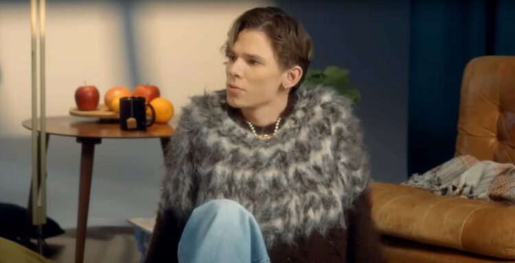 Maciej Skiba i jego mini koncert w studiu Polskiego Radia Rzeszów