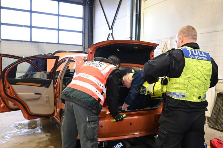 Szkolenie funkcjonariuszy celno-skarbowych w Medyce 1 - Polskie Radio Rzeszów Szkolenie funkcjonariuszy celno-skarbowych w Medyce