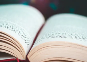 Michał Śmielak w Nowej Dębie. Spotkanie z autorem thrillerów już dziś