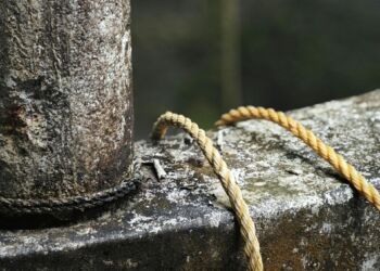 Niebezpieczna sytuacja w Iwoniczu-Zdroju. Kobieta wydobyta ze studni