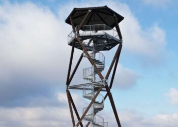 Nowa atrakcja turystyczna w Krzywczy. Wieża widokowa dostępna dla mieszkańców i turystów